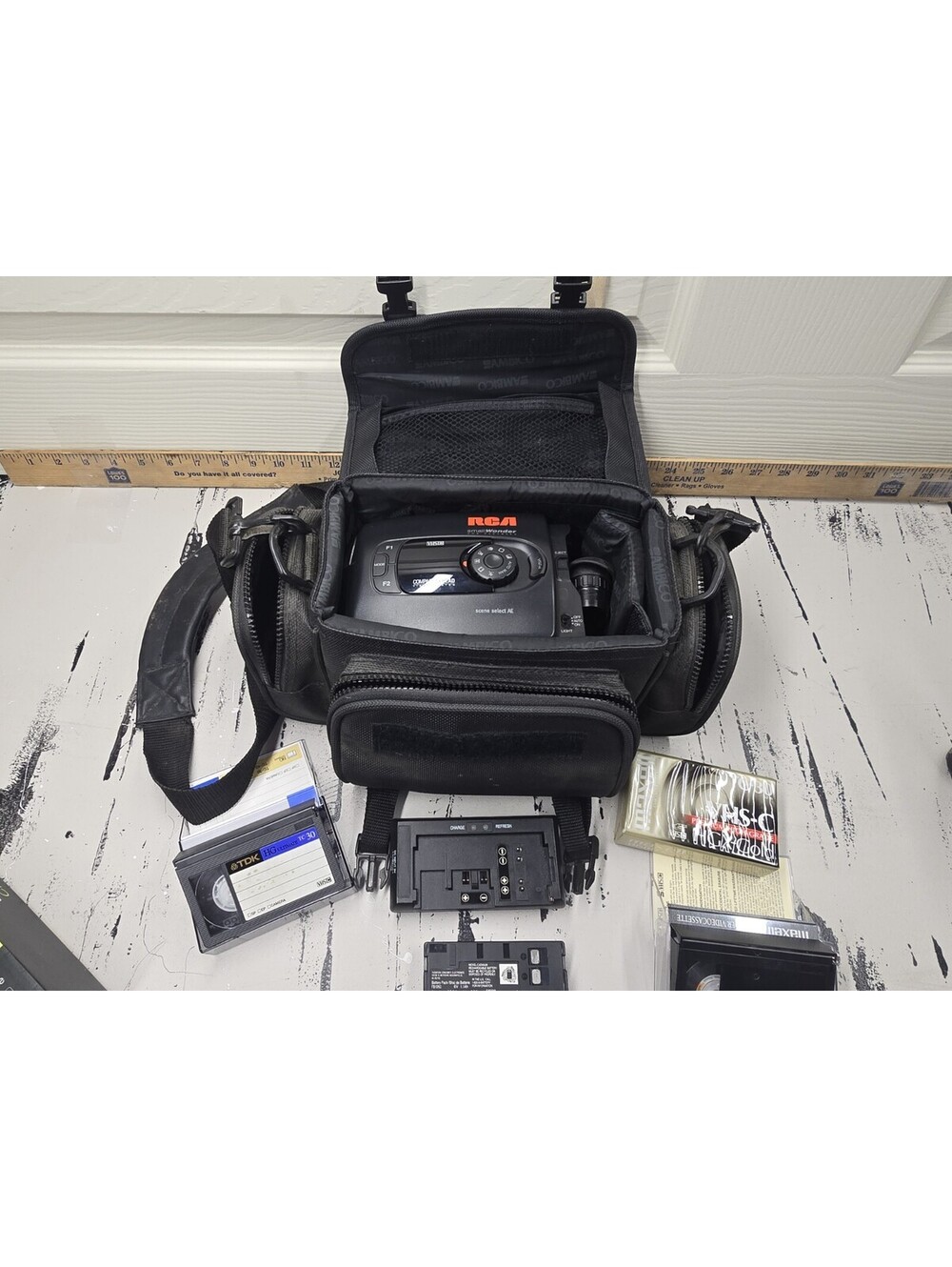 Vintage RCA CC632 Small Wonder VHS-C Camcorder Bundle Case Charger Tapes